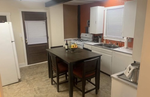 Royal Oak Casa | Downtown Royal Oak, encantador 2bd 1bth con patio trasero y terraza