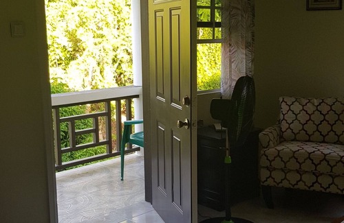 St. George's Casa | Beausejour Heights, es una casa unifamiliar espaciosa, moderna