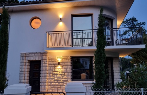 Saint-Georges-de-Didonne Villa | Beautiful modern house
