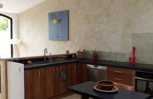 Saint-Quentin-la-Poterie Casa | Beautiful village house with pool and garden