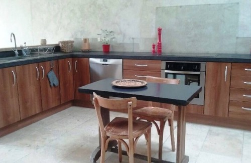 Saint-Quentin-la-Poterie Casa | Beautiful village house with pool and garden