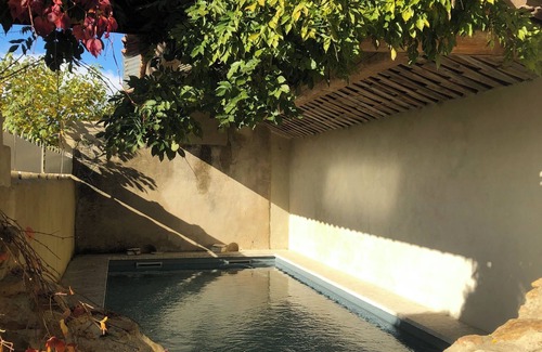 Saint-Quentin-la-Poterie Casa | Beautiful village house with pool and garden