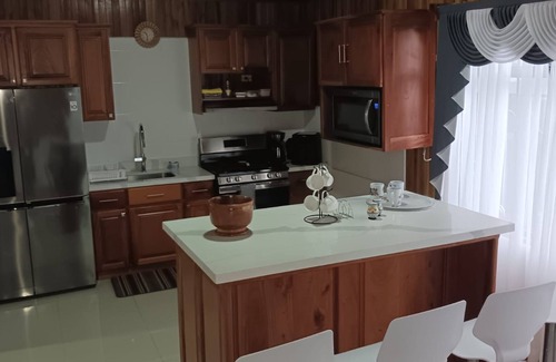 Buenos Aires Casa | Beautiful house! family sized, 5 minutes from downtown Santa Elena
