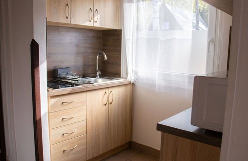 Hradec Kralove Casa | Bonito apartamento en villa con WIFI, TV, patio, mascotas permitida y aparcamiento