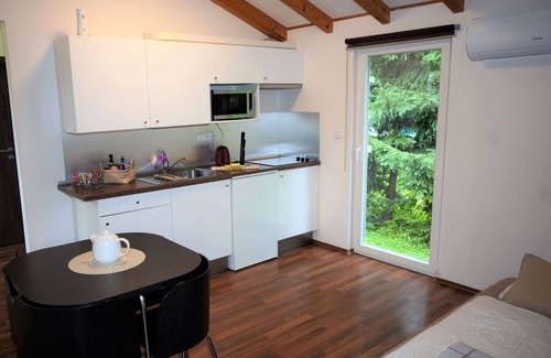 Dolni Branna Casa | Maravillosa casa de vacaciones privada con WIFI, jacuzzi, TV, terraza, aparcamiento