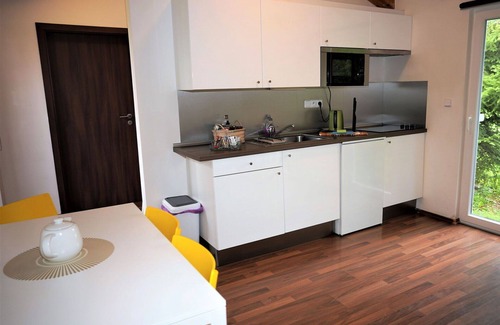 Dolni Branna Casa | Maravillosa casa de vacaciones privada con WIFI, jacuzzi, TV, terraza, aparcamiento