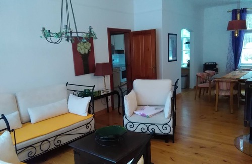 Krembz Condominio | Simplemente siéntase bien, hermosa casa de vacaciones rodeada por el bosque y un gran jardín.