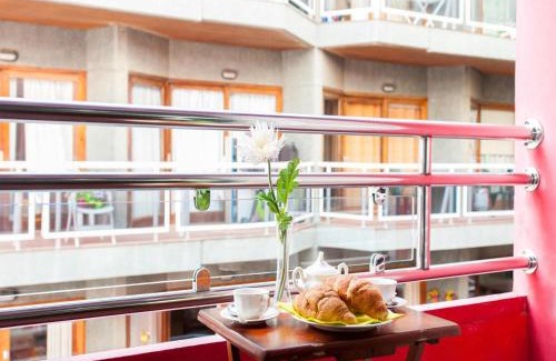 Las Palmas de Gran Canaria Apartamento | Beautiful Beach Apartment M&B IV by Las Canteras by VillaGranCanaria