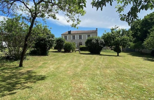 Dampierre-sur-Boutonne Casa | Beautiful country house with private garden and heated swimming pool