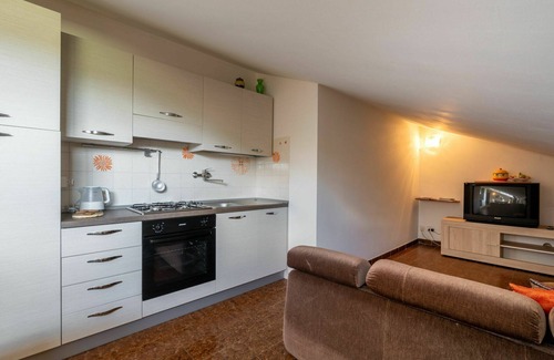 Castagnole delle Lanze Apartamento | Acogedor apartamento para 4 personas con piscina, WIFI, A/C, TV, patio y aparcamiento