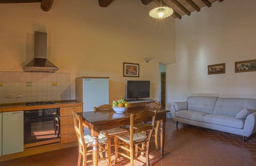 Tavarnelle Val di Pesa Apartamento | Apartamento con piscina, WIFI, TV, patio, mascotas permitida, vista panorámica, aparcamiento