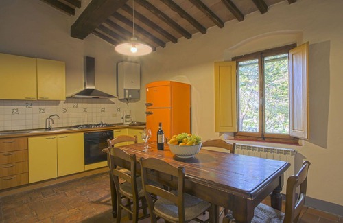 Tavarnelle Val di Pesa Apartamento | Apartamento con WIFI, piscina, TV, patio, mascotas permitida, vista panorámica, aparcamiento