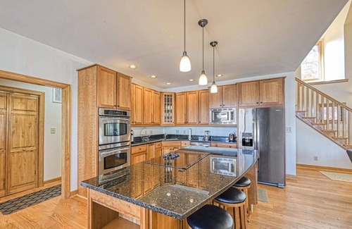 Livingston Casa | Beautiful waterfront lake house with private dock and State Park views