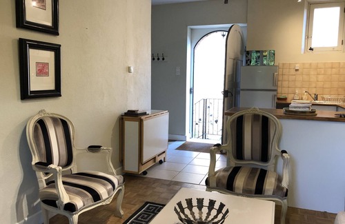Saint-Front-sur-Lemance Apartamento | piedra restaurada casa de vacaciones, capacidad para 6 personas. Cuenta con 18 acres de terrenos grandes