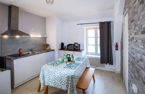 Saint-Germain-Laprade Apartamento | Beautiful apartment in Saint Germain La Prade with house a panoramic view