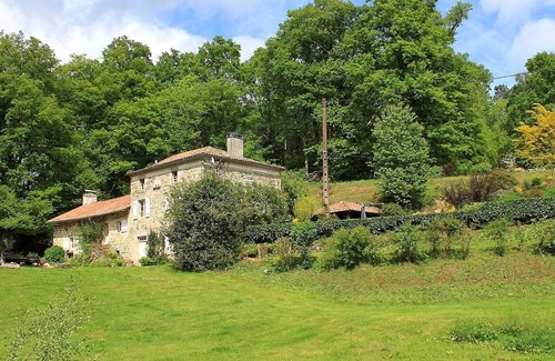 Saint-Saud-Lacoussiere Cabaña | Hermosa casa de campo en pintoresca ubicación rural cerca de los servicios locales