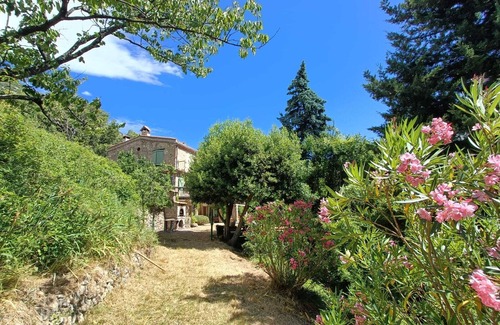 Escragnolles Casa | Hermosa casa de campo provenzal enclavada en las montañas