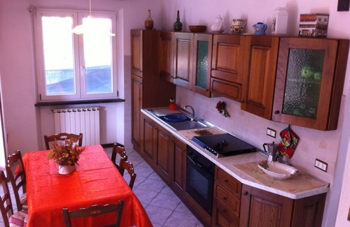 Cinquale Apartamento | Casa adosada, 3 dormitorios, dos baños, jardín, patio, WiFi gratis, aire acondicionado