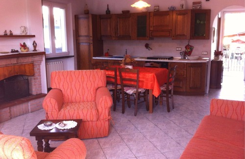 Cinquale Apartamento | Casa adosada, 3 dormitorios, dos baños, jardín, patio, WiFi gratis, aire acondicionado