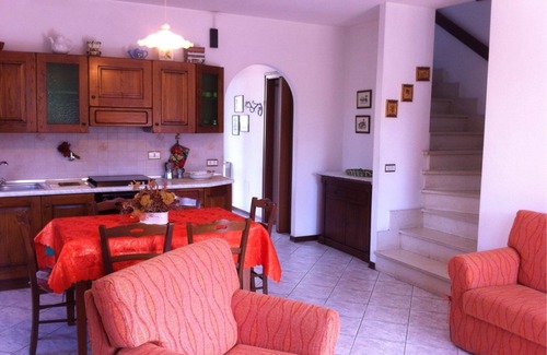 Cinquale Apartamento | Casa adosada, 3 dormitorios, dos baños, jardín, patio, WiFi gratis, aire acondicionado