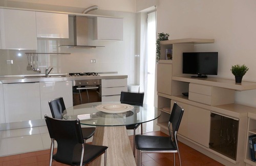 Santo Stefano al Mare Apartamento | Precioso apartamento para 4 personas con WIFI, balcón y aparcamiento