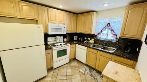 Sandy Beach Apartamento | Beautiful 1,5 Bedroom Condo on the Sea of Cortez at Las Palmas Resort D-503A condo