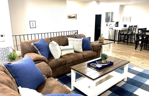 Eagle Casa | Beautiful 1 acre 5 bd in Eagle- hot tub & pingpong