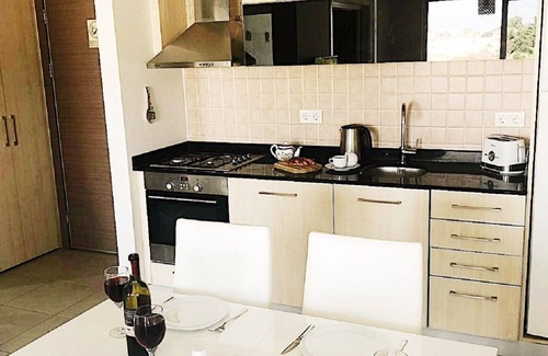 Side Apartamento | Hermosa 1 cama apt, impresionantes vistas, jacuzzi al aire libre