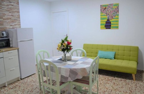 Alicante Apartamento | Hermoso Apartamento de 1 dormitorio con galería y Aire Acondicionado