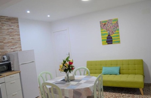 Alicante Apartamento | Hermoso Apartamento de 1 dormitorio con galería y Aire Acondicionado