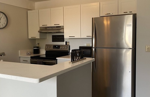 Gilford Condominio | Beautiful 1 bedroom condo-sleeps 6.Lake views. PRIME Lacation to all attraction