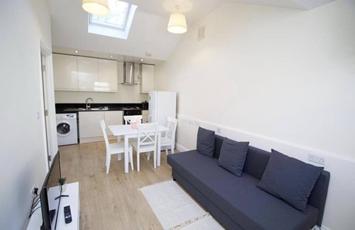 William Morris Casa | Beautiful 1 bedroom flat 7 minutes walk away from Blackhorse Road Station.