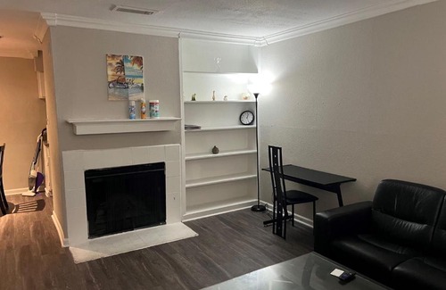 George Bush Park/Eldridge Apartamento | Beautiful 1-bedroom Townhome with nice amenities