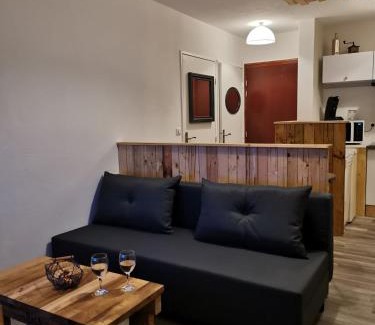 Hyeres City Centre Casa | Beautiful 1 bedroom with pool tennis and terrace - Dodo et Tartine