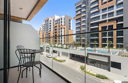 Nad Al Sheba Apartamento | Beautiful 1 BR with Gym, Pool & Kid's Playground
