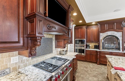 Richmond Casa | Beautiful 14 Bedroom Lexington Kentucky Area Ranch with Pool