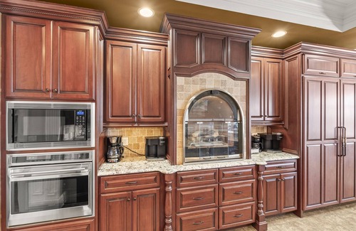 Richmond Casa | Beautiful 14 Bedroom Lexington Kentucky Area Ranch with Pool