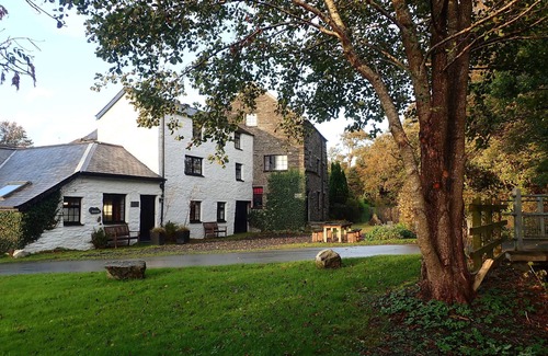 Machynlleth Casa | Beautiful 15th Century Watermill - lovely location