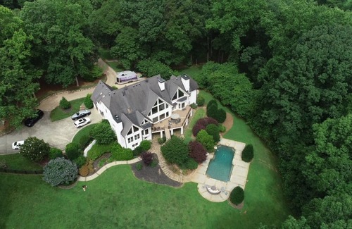 Milton Casa | Hermosa granja ecuestre de 19 acres en el corazón de Alpharetta, GA