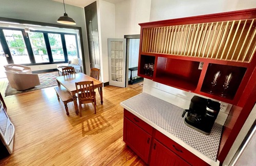 Smithville Casa | Beautiful 1900s Victorian House w/Pool