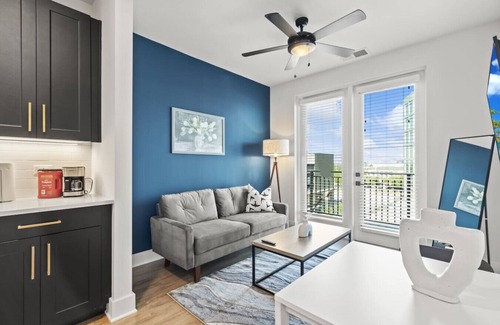 North Hyde Park Apartamento | Beautiful 1BD | Pool & Gym | Central Location
