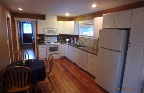 Sorrento Casa | Hermosa suite de 1 dormitorio a 10 minutos del espectacular Lago Shuswap!