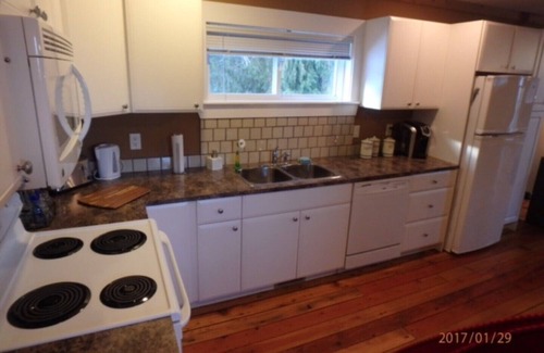 Sorrento Casa | Hermosa suite de 1 dormitorio a 10 minutos del espectacular Lago Shuswap!