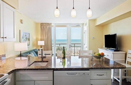 Ormond Beach Complejo | Beautiful 1BR Condo w/Ocean Views, Full Kitchen, Pool Access & Beach Vibes