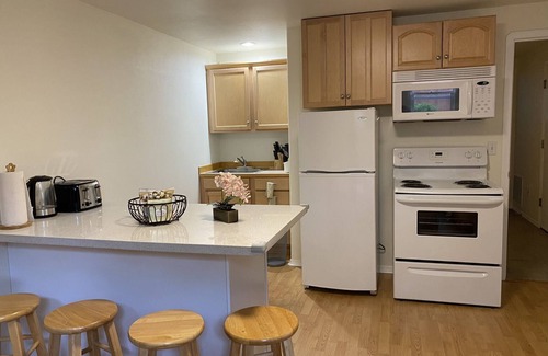North Creek Casa | Beautiful 1Br Condo at Cozy & Safe Neighbourhood