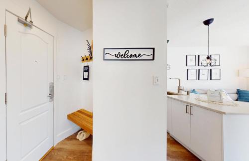 Village North Apartamento | Beautiful 1BR in Village Centre