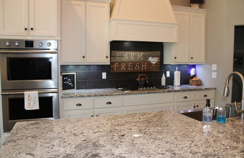 Farmington Casa | Beautiful 2-Acre Refuge w/Pool-5 miles to UofA!