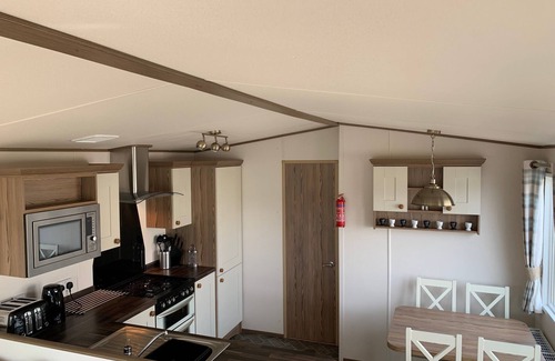Tiddington Casa | Beautiful 2-bed Caravan in Stratford-upon-avon