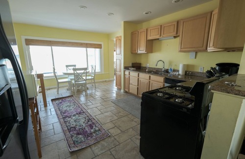 Marysville Condominio | Beautiful 2 bed, 2 bath condo on St Clair River in Marysville, MI - U1