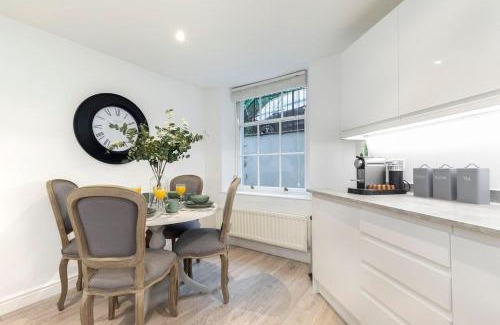 Cheltenham Apartamento | Beautiful 2-Bed 2 Bath Regency Flat with Parking